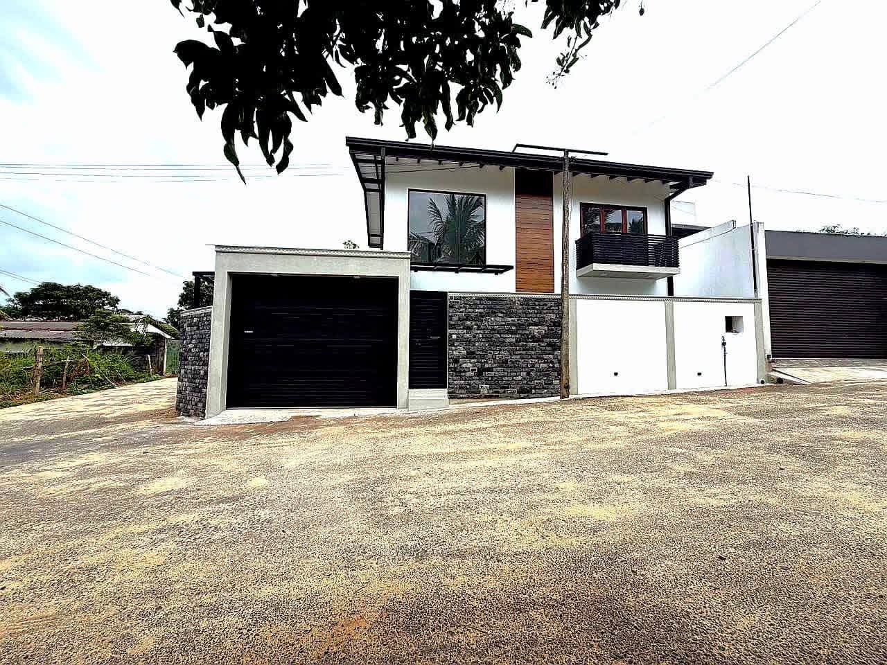 House for Sale in Athurugiriya