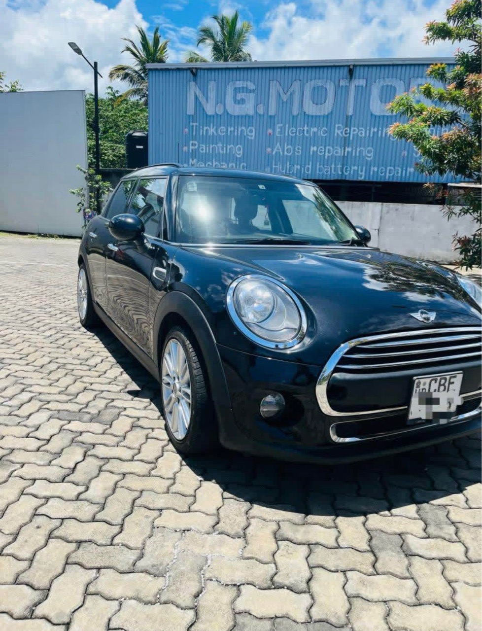 BMW Mini Cooper 2018 - Used Car sale in Sri Lanka - patpat.lk