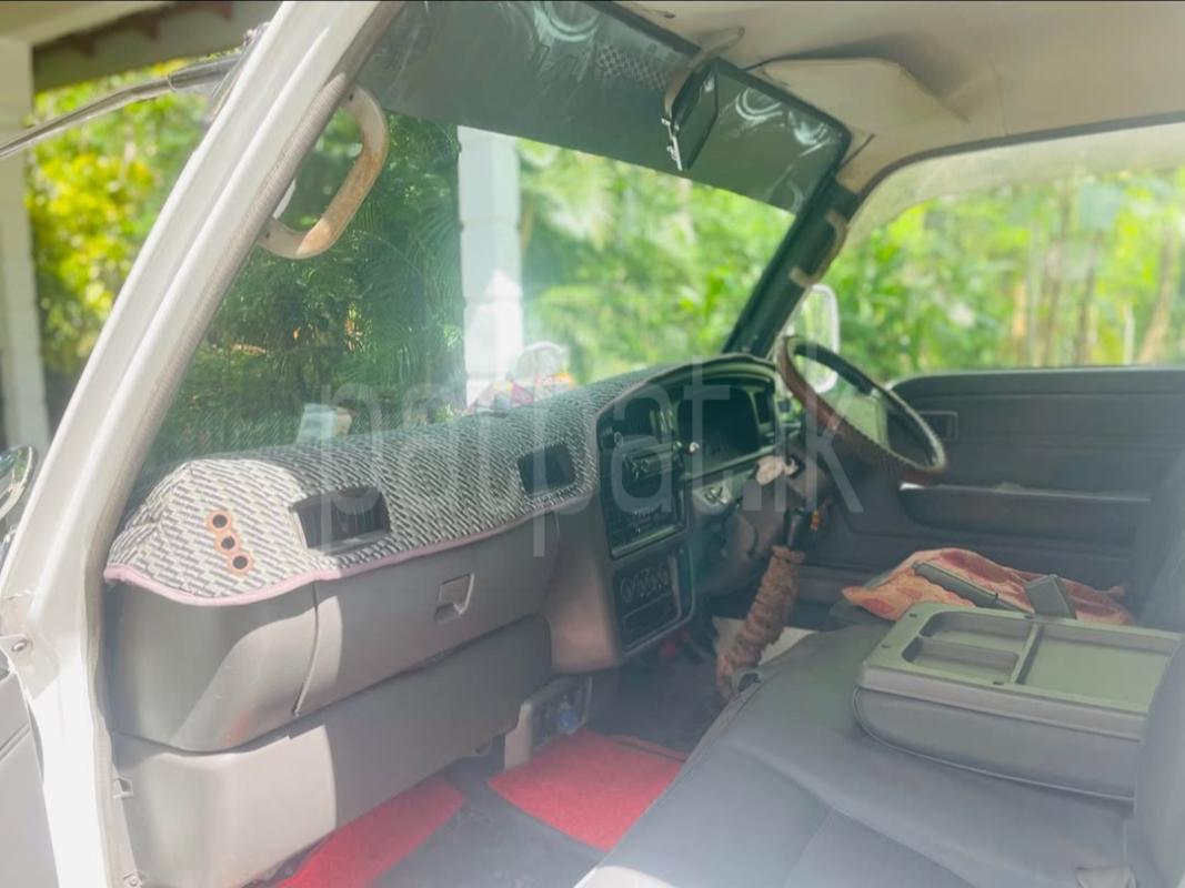 Nissan Caravan 1997 - Used Van sale in Sri Lanka - patpat.lk