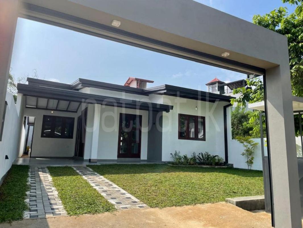 House for Sale in Athurugiriya