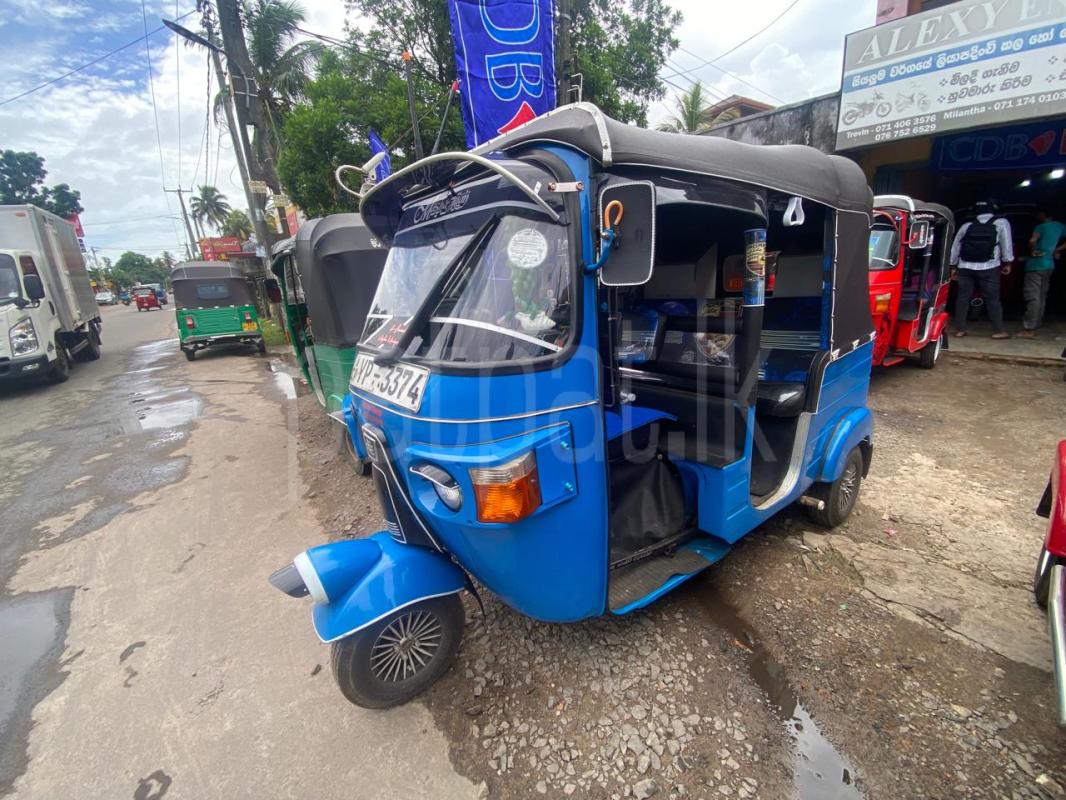 Bajaj 4 stroke 2011 - பயன்படுத்தப்பட்டது முச்சக்கர வண்டி sale in Sri Lanka - patpat.lk
