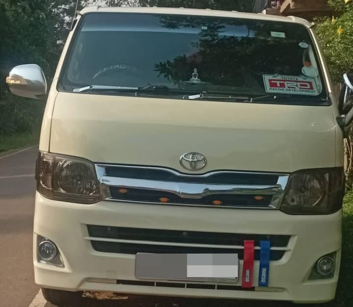 Toyota Hiace 2011 - பயன்படுத்தப்பட்டது வேன் sale in Sri Lanka - patpat.lk