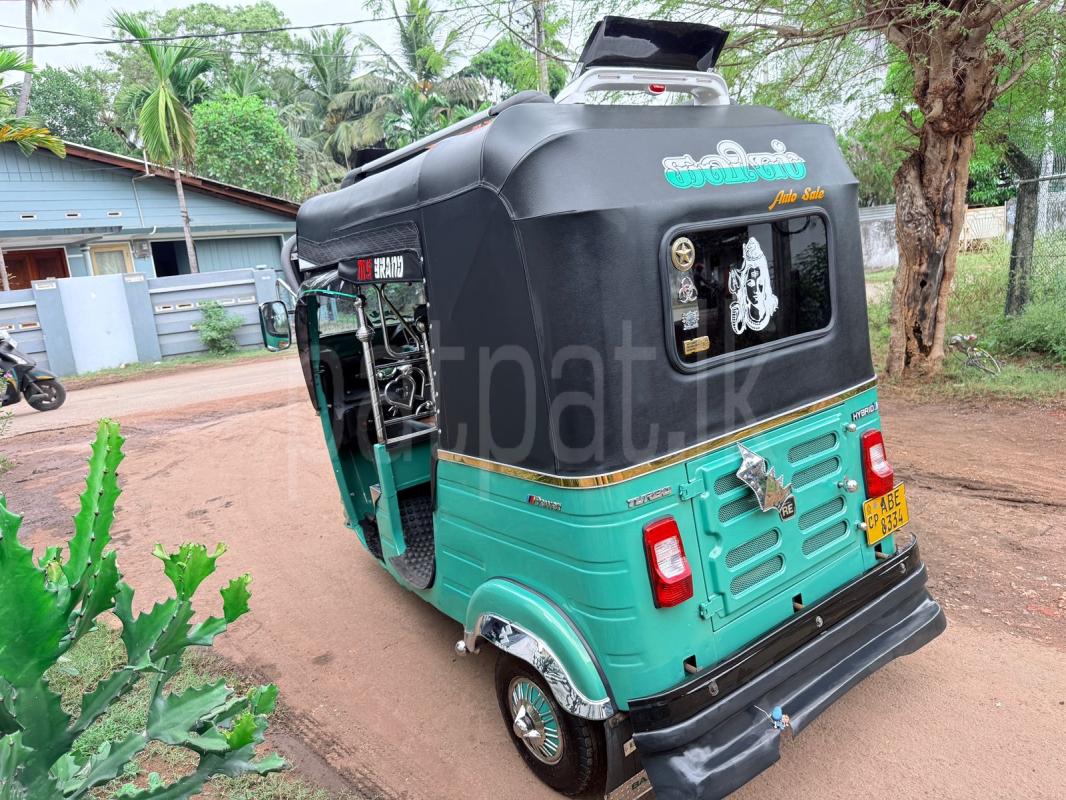 Bajaj 4 stroke 2015 - பயன்படுத்தப்பட்டது முச்சக்கர வண்டி sale in Sri Lanka - patpat.lk