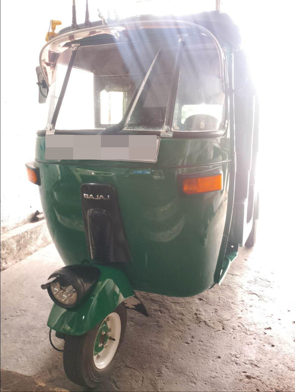 Bajaj Three Wheel 2008 ads-image-1