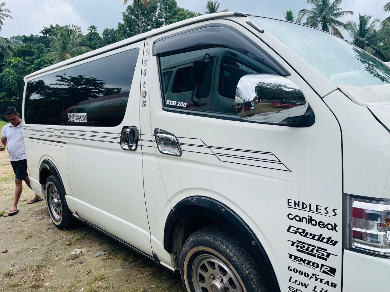Toyota Hiace 2007 - භාවිතා කරන ලද වෑන් රථය sale in Sri Lanka - patpat.lk