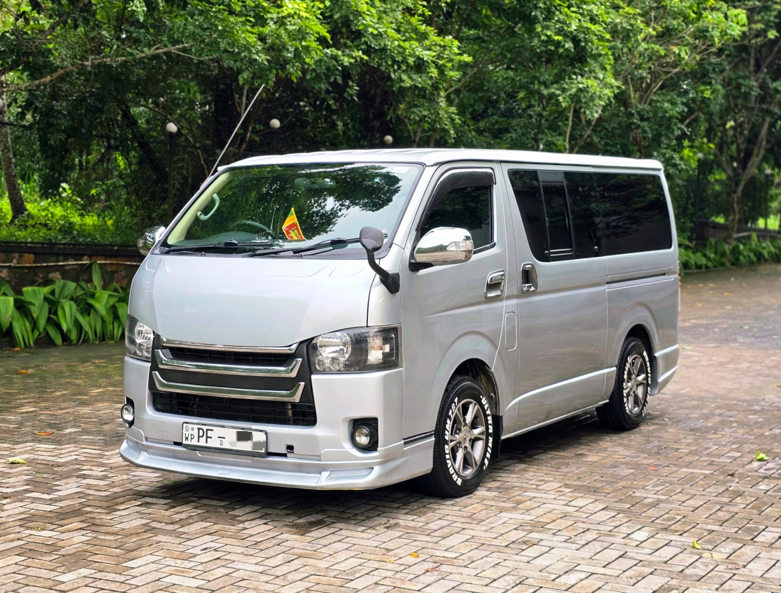 Toyota Super GL 2011 - பயன்படுத்தப்பட்டது வேன் sale in Sri Lanka - patpat.lk