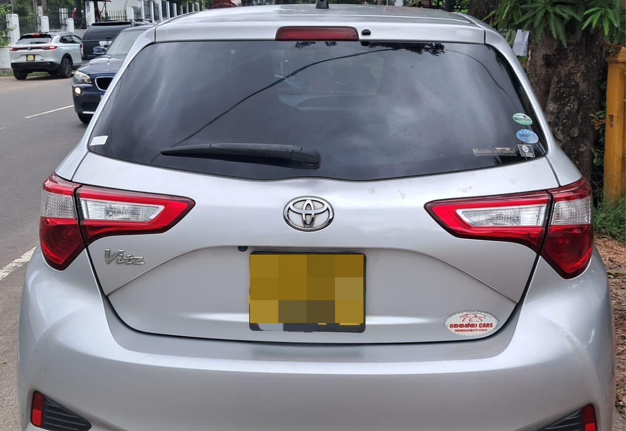 Toyota Vitz 2017 - பயன்படுத்தப்பட்டது கார் sale in Sri Lanka - patpat.lk