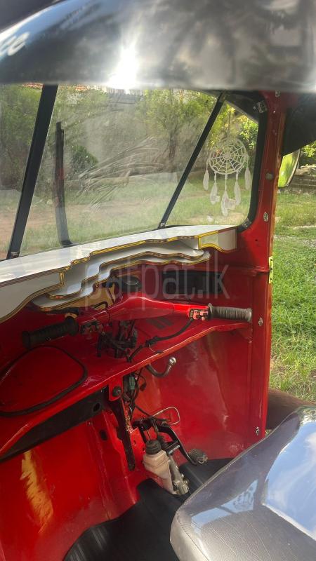 Bajaj Three Wheel 2005 - பயன்படுத்தப்பட்டது முச்சக்கர வண்டி sale in Sri Lanka - patpat.lk