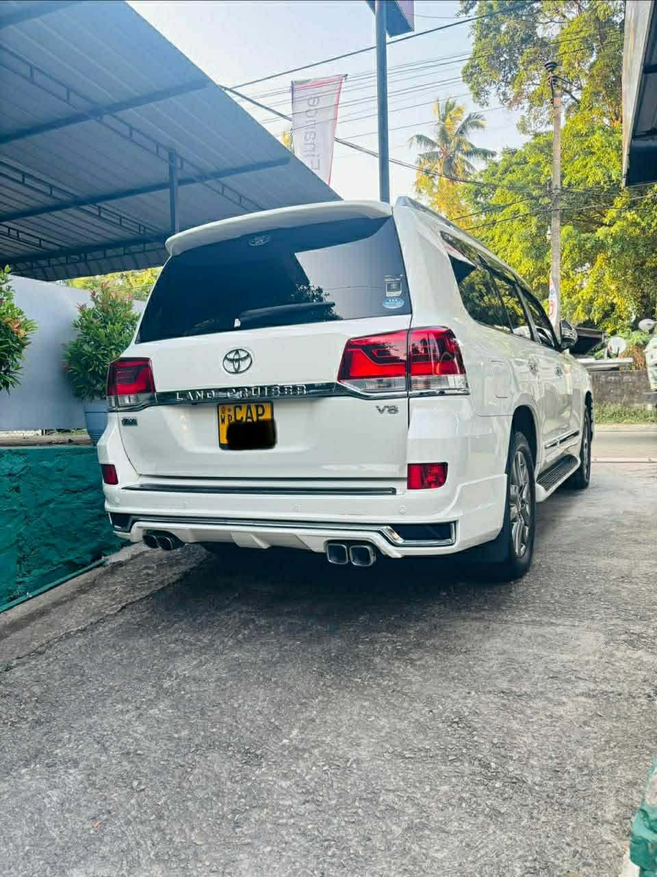 Toyota Land Cruiser 2015 - பயன்படுத்தப்பட்டது SUV sale in Sri Lanka - patpat.lk