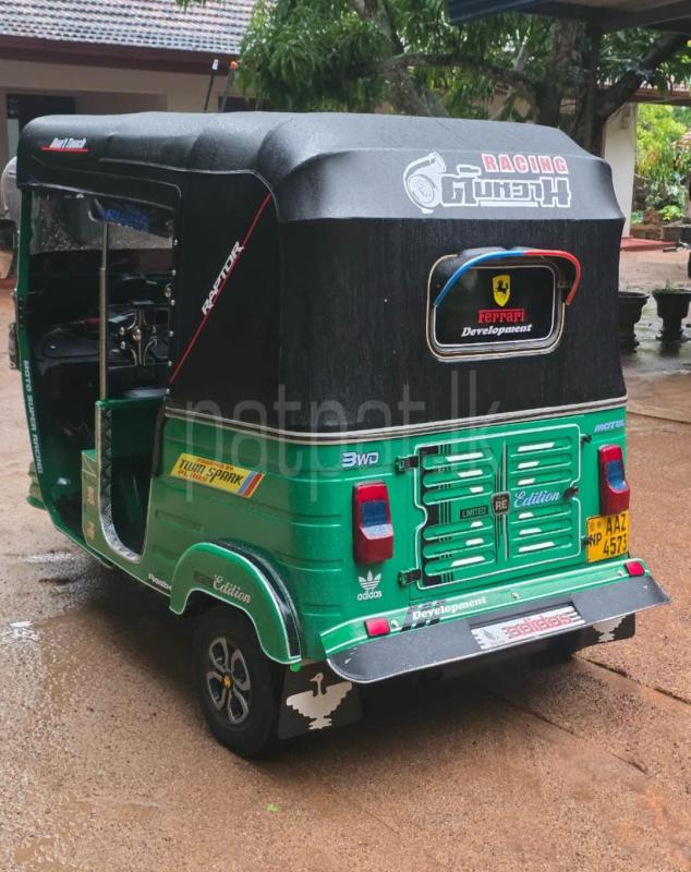 Bajaj Three Wheel 2015 - பயன்படுத்தப்பட்டது முச்சக்கர வண்டி sale in Sri Lanka - patpat.lk