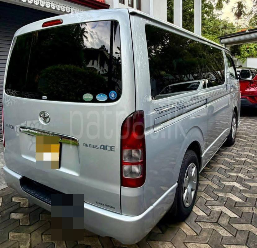 Toyota Hiace 2016 - பயன்படுத்தப்பட்டது வேன் sale in Sri Lanka - patpat.lk