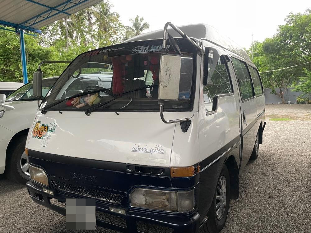 Isuzu Fargo 1982 - பயன்படுத்தப்பட்டது வேன் sale in Sri Lanka - patpat.lk
