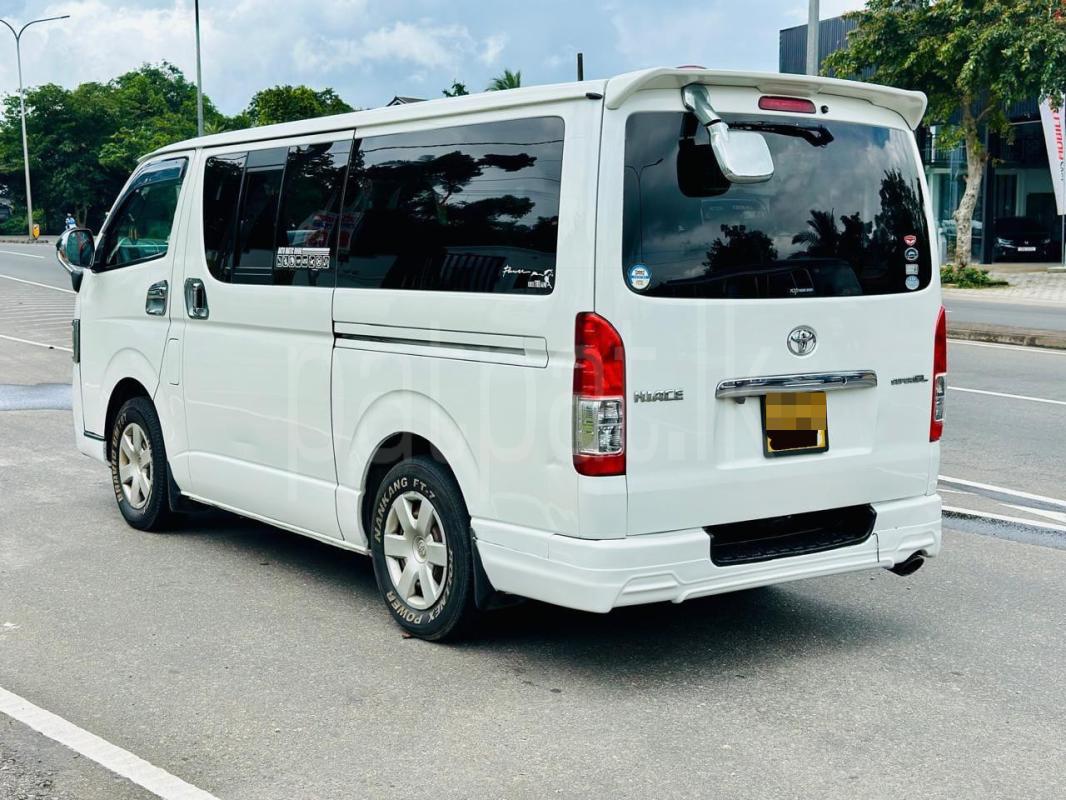 Toyota Hiace 2011 - பயன்படுத்தப்பட்டது வேன் sale in Sri Lanka - patpat.lk