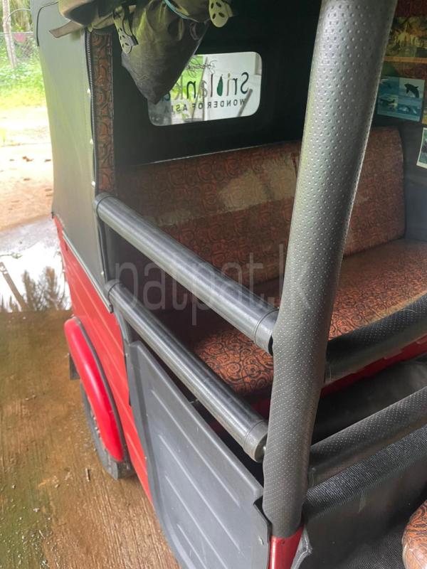 Bajaj Three Wheel 2018 - பயன்படுத்தப்பட்டது முச்சக்கர வண்டி sale in Sri Lanka - patpat.lk