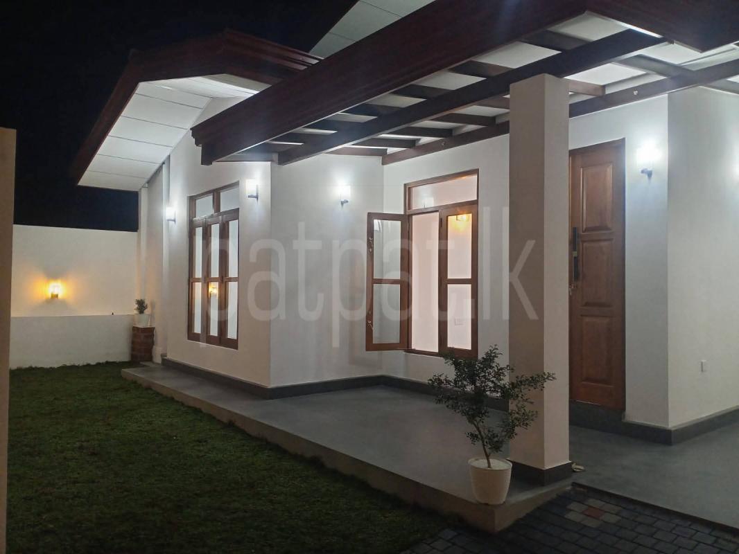 House for Sale in Weliveriya