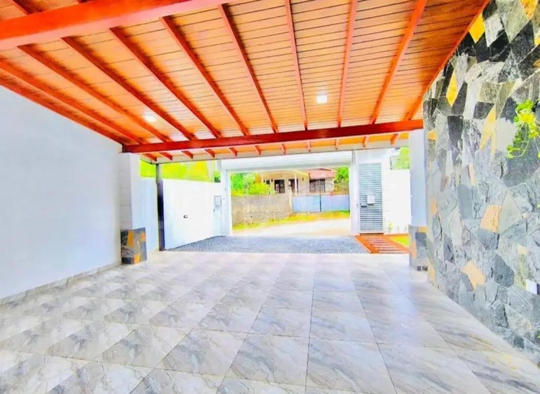 House for Sale in Athurugiriya