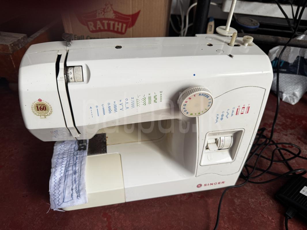 Singer Portable 8215 Sewing Machine