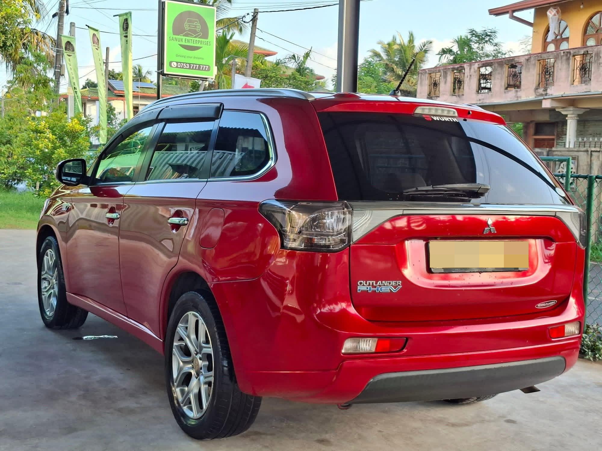 Mitsubishi Outlander 2015 - Used SUV sale in Sri Lanka - patpat.lk