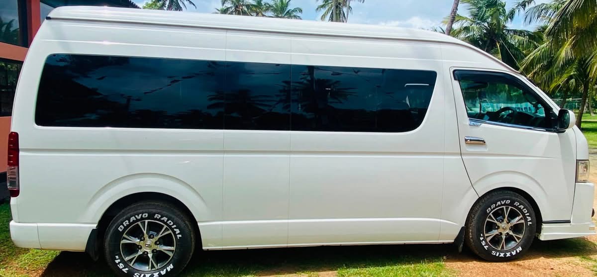 Toyota Hiace 2017 - பயன்படுத்தப்பட்டது வேன் sale in Sri Lanka - patpat.lk