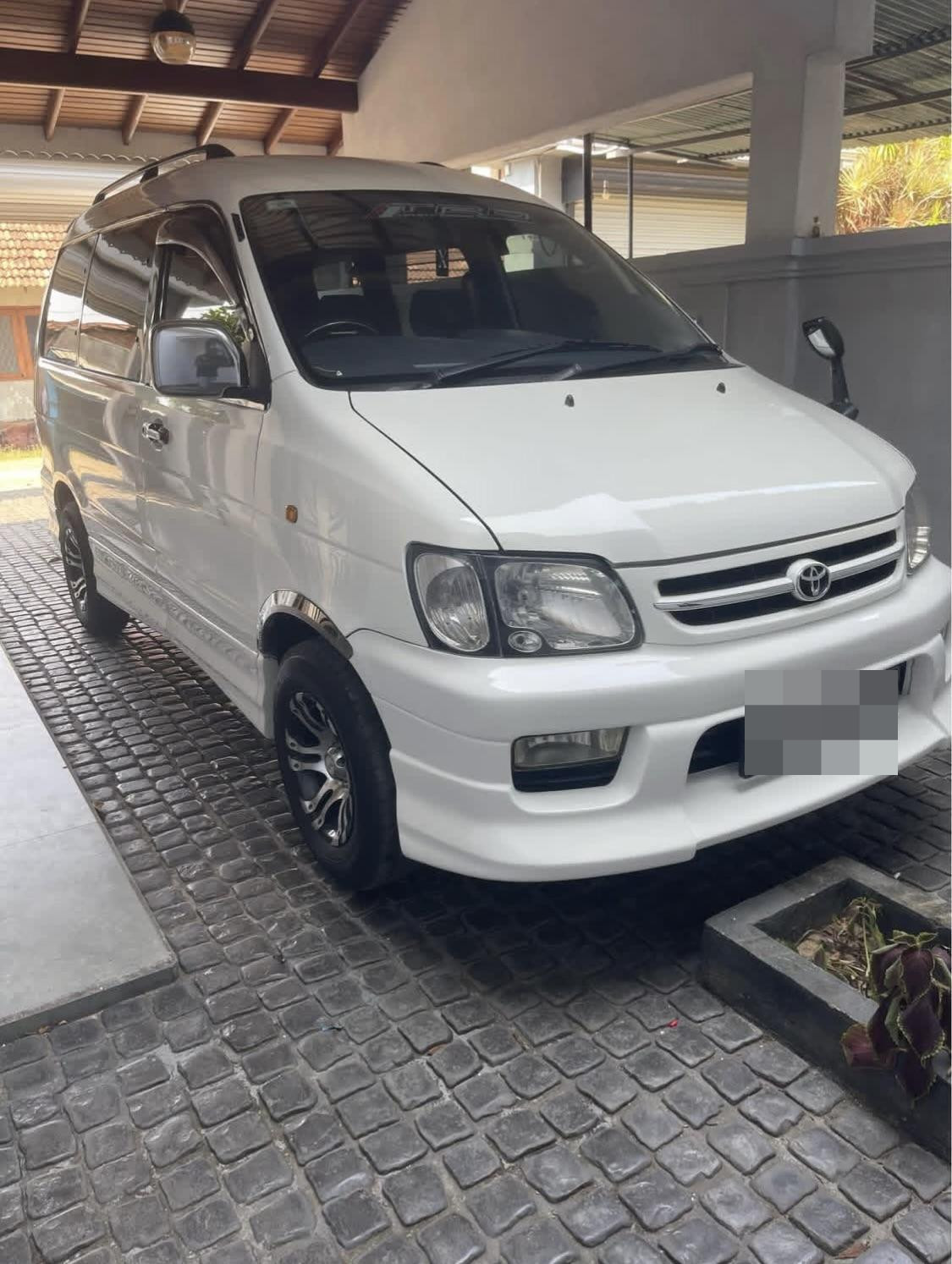 Toyota Noah 2006 - Used Van sale in Sri Lanka - patpat.lk