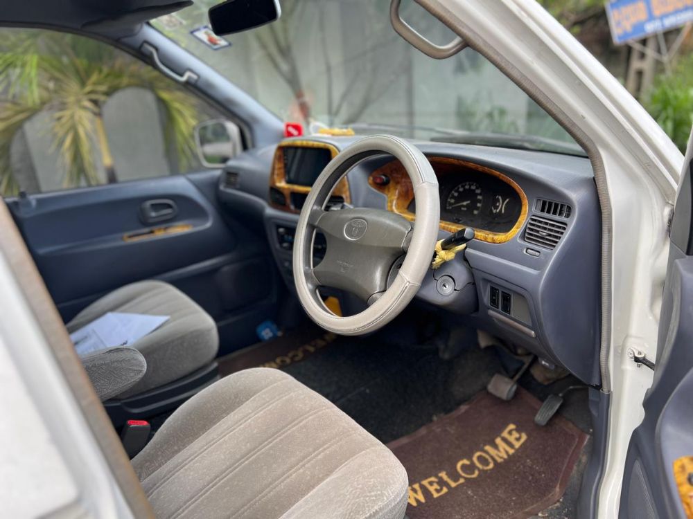 Toyota Noah 2007 - பயன்படுத்தப்பட்டது வேன் sale in Sri Lanka - patpat.lk