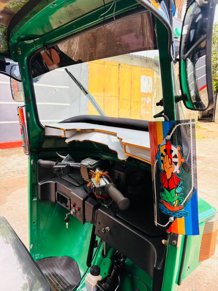 Bajaj 4 stroke 2011 - பயன்படுத்தப்பட்டது முச்சக்கர வண்டி sale in Sri Lanka - patpat.lk