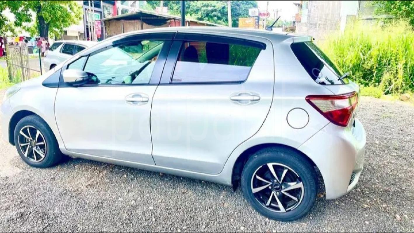 Toyota Vitz 2017 - பயன்படுத்தப்பட்டது கார் sale in Sri Lanka - patpat.lk
