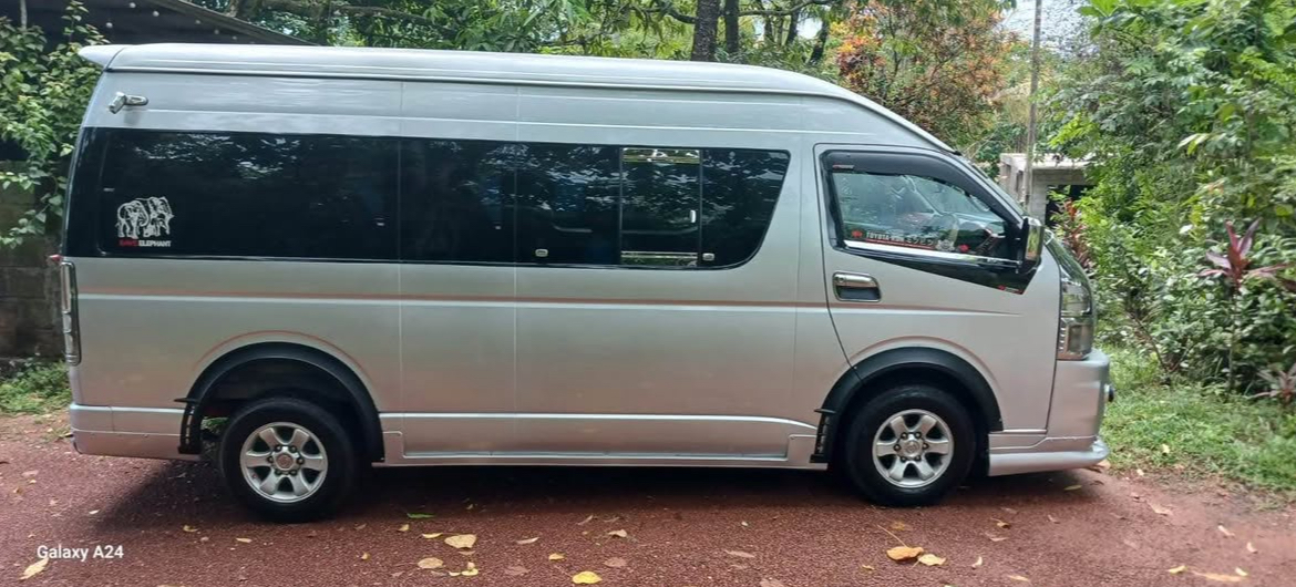 Toyota Hiace 2007 - பயன்படுத்தப்பட்டது வேன் sale in Sri Lanka - patpat.lk