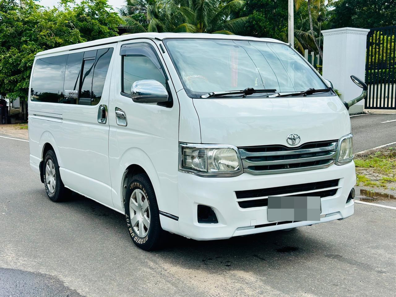 Toyota Hiace 2011 - பயன்படுத்தப்பட்டது வேன் sale in Sri Lanka - patpat.lk