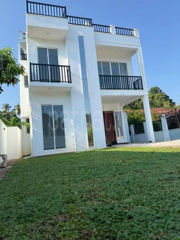 House for Sale in Adampan