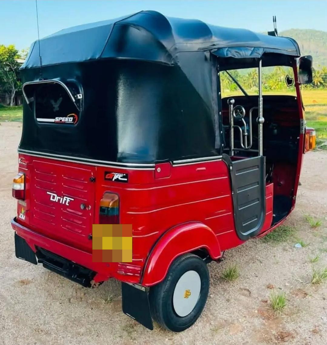 Bajaj Three Wheel 2013 - Used Three wheeler sale in Sri Lanka - patpat.lk