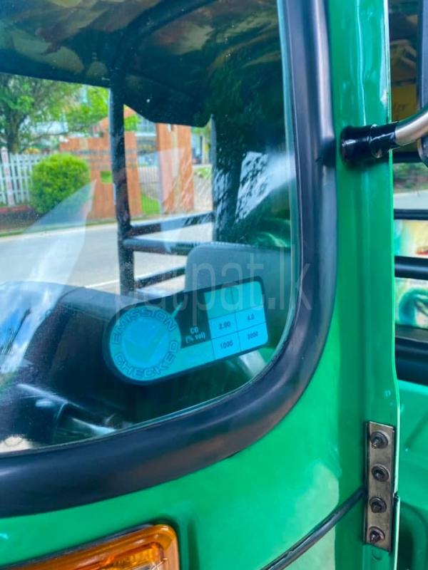 Bajaj 4 stroke 2019 - பயன்படுத்தப்பட்டது முச்சக்கர வண்டி sale in Sri Lanka - patpat.lk