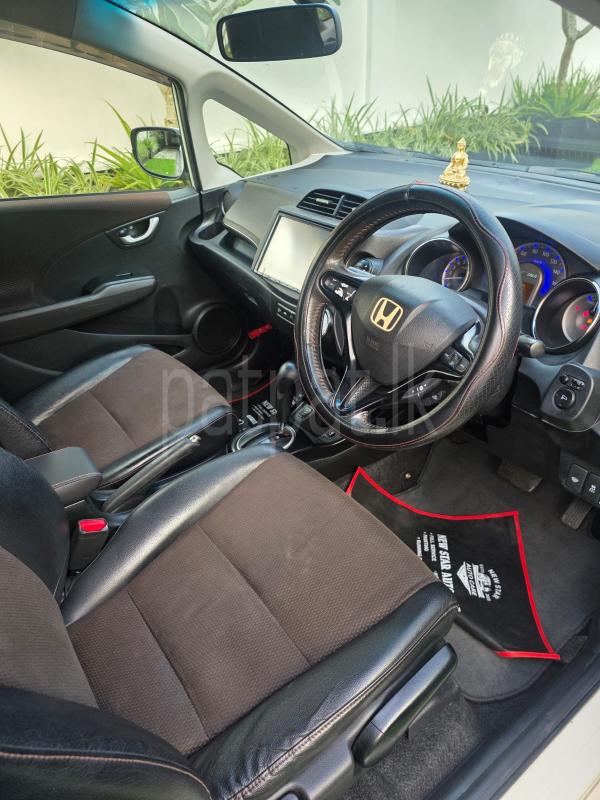 Honda FIT SHUTTLE 2013 - பயன்படுத்தப்பட்டது கார் sale in Sri Lanka - patpat.lk