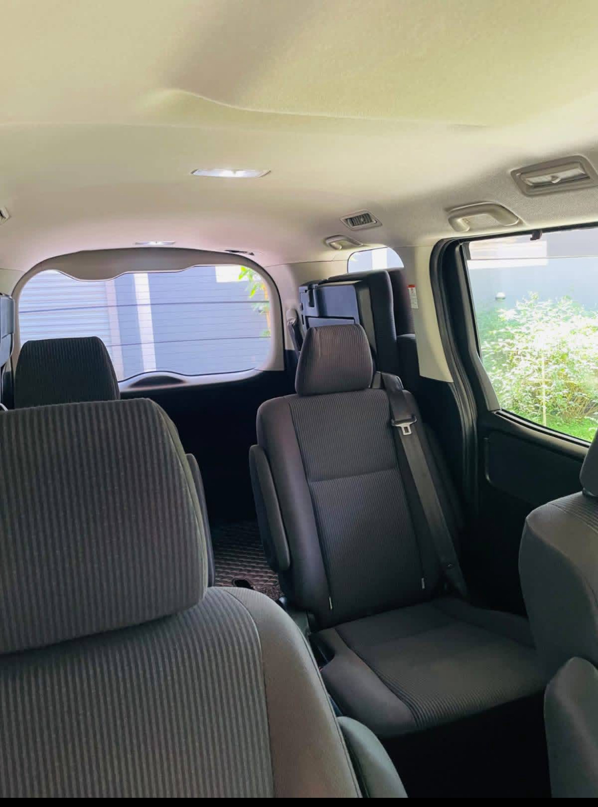 Toyota Voxy 2014 - பயன்படுத்தப்பட்டது வேன் sale in Sri Lanka - patpat.lk