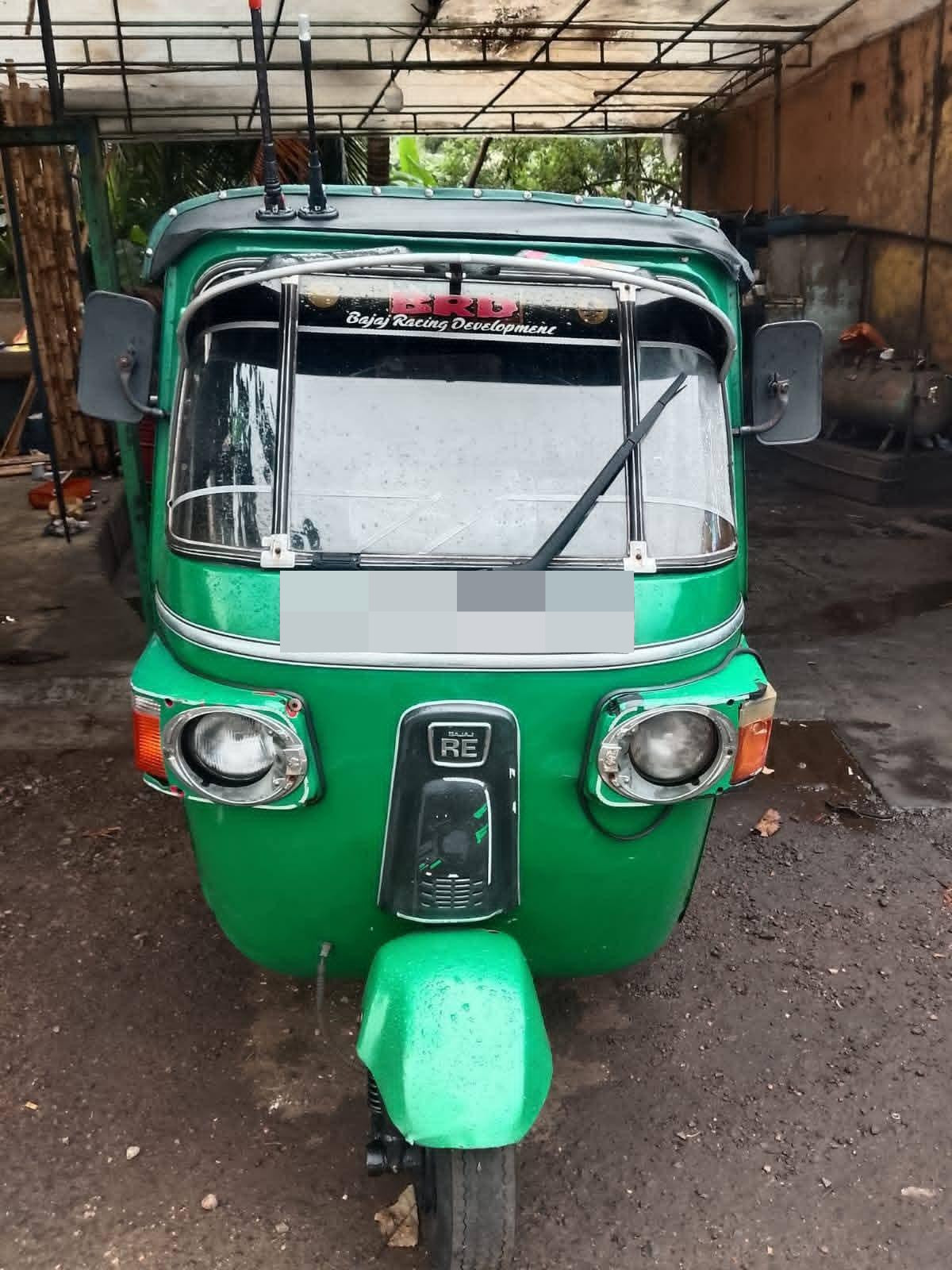 Bajaj Three Wheel 2010 ads-image-1