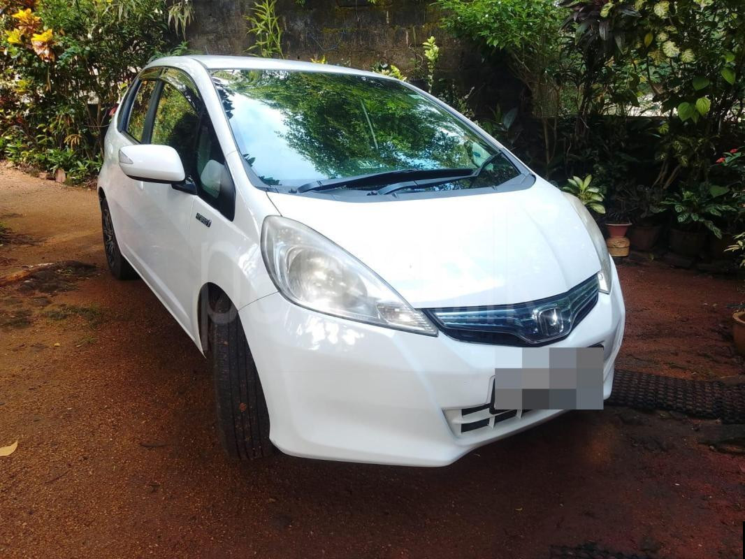 Honda FIT S HYBRID 2011 - பயன்படுத்தப்பட்டது கார் sale in Sri Lanka - patpat.lk