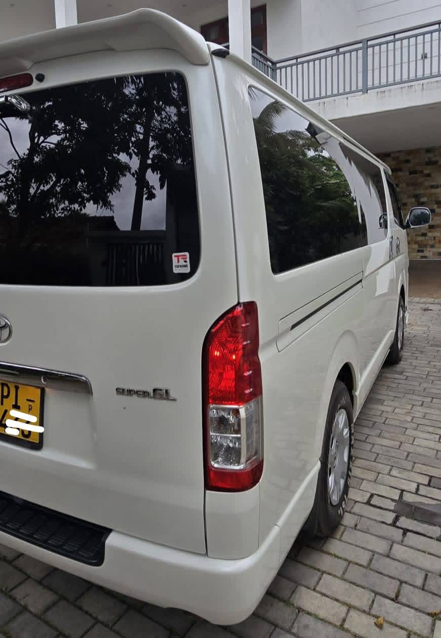 Toyota Hiace 2015 - භාවිතා කරන ලද වෑන් රථය sale in Sri Lanka - patpat.lk
