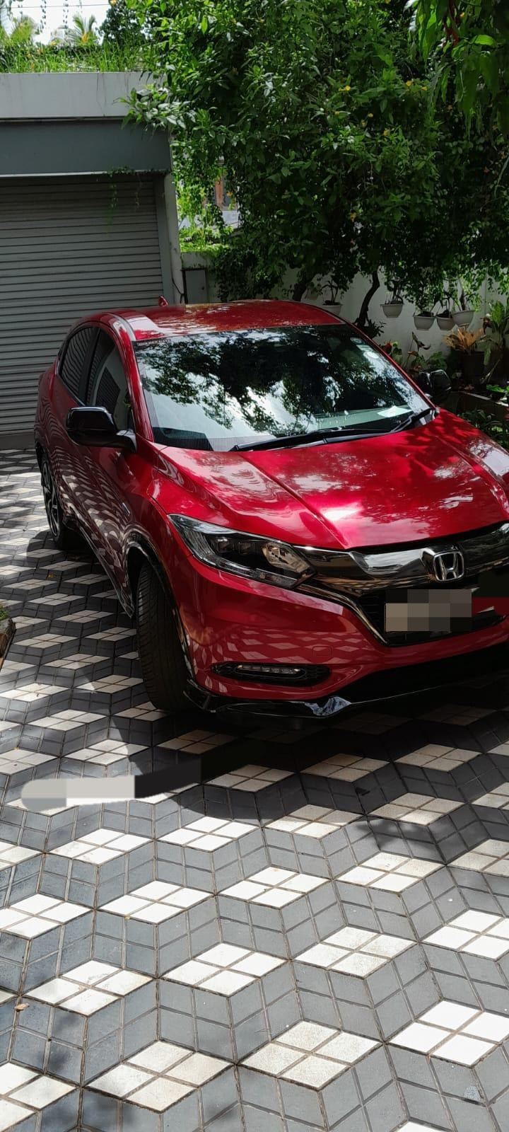 Honda Vezel 2017 - பயன்படுத்தப்பட்டது SUV sale in Sri Lanka - patpat.lk