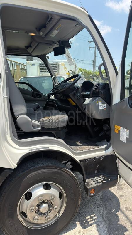 Hino Dutro 2019 - சான்றளிக்கப்பட்டது டிரக் sale in Sri Lanka - patpat.lk