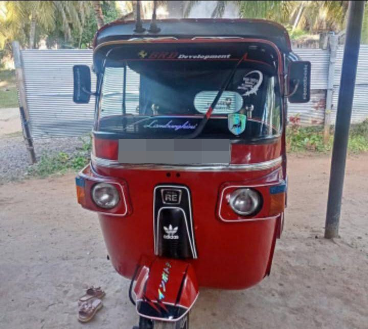 Bajaj Three Wheel 2012 - භාවිතා කරන ලද ත්‍රිරෝද රථය sale in Sri Lanka - patpat.lk