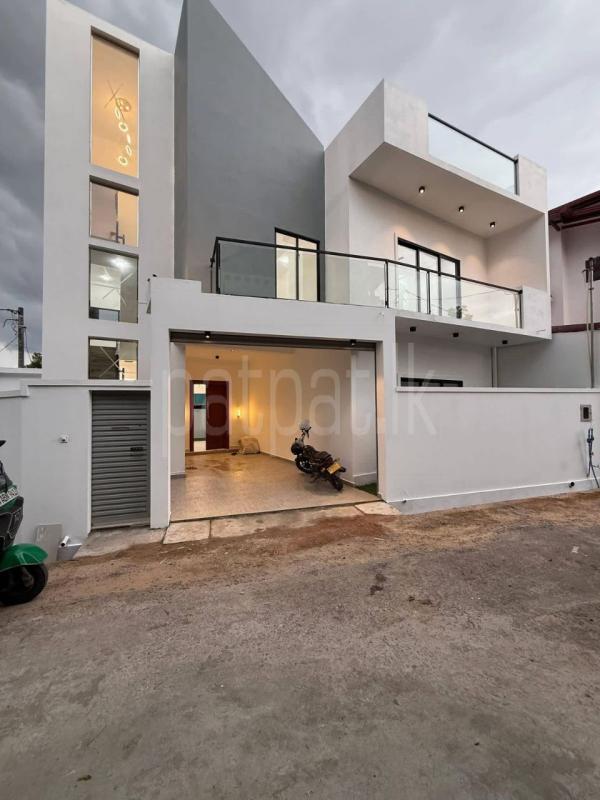 House for Sale in Athurugiriya