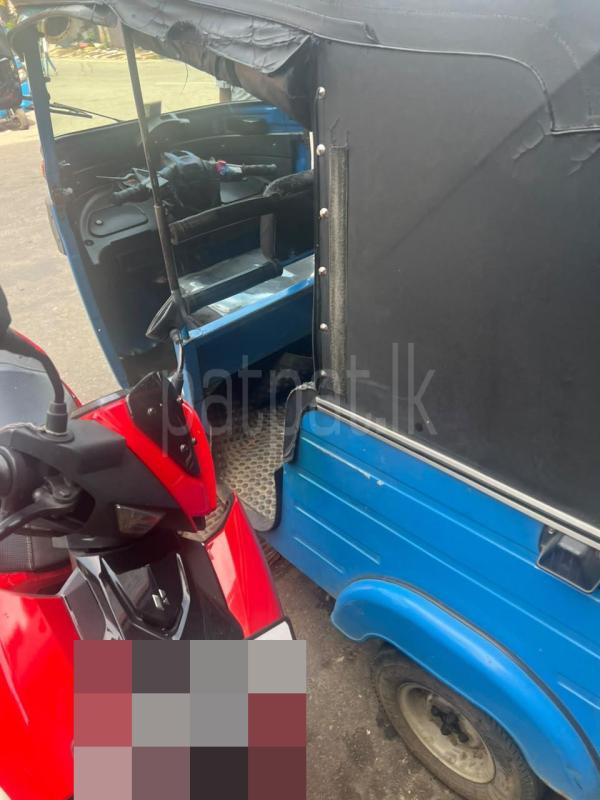 Bajaj 4 stroke 2018 - பயன்படுத்தப்பட்டது முச்சக்கர வண்டி sale in Sri Lanka - patpat.lk