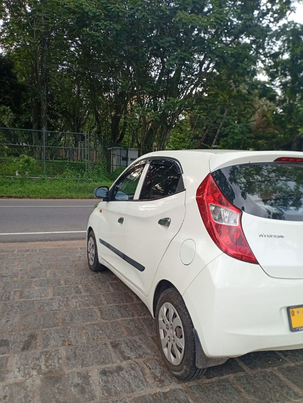 Hyundai Eon 2016 - Used Car sale in Sri Lanka - patpat.lk