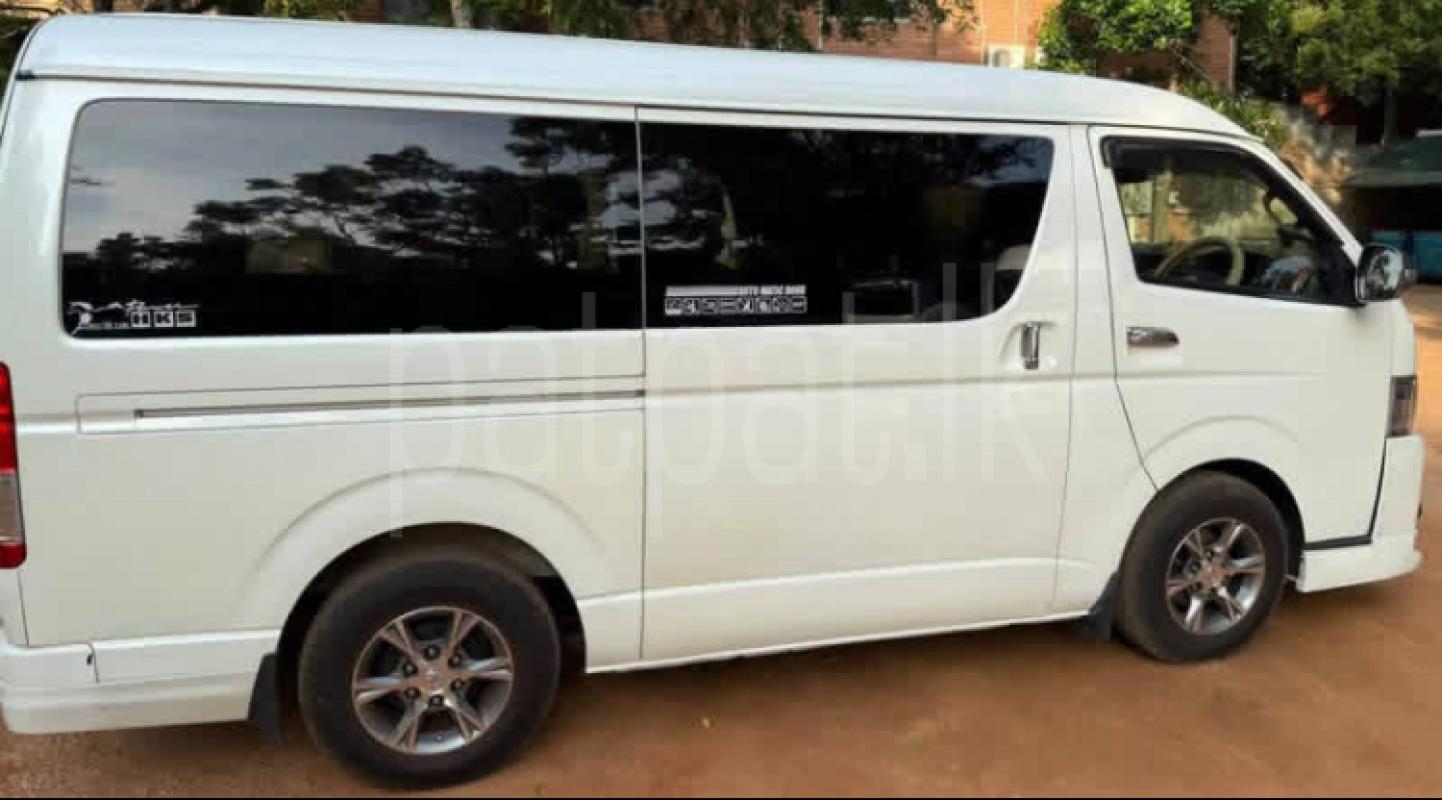 Toyota Hiace 2011 - பயன்படுத்தப்பட்டது வேன் sale in Sri Lanka - patpat.lk