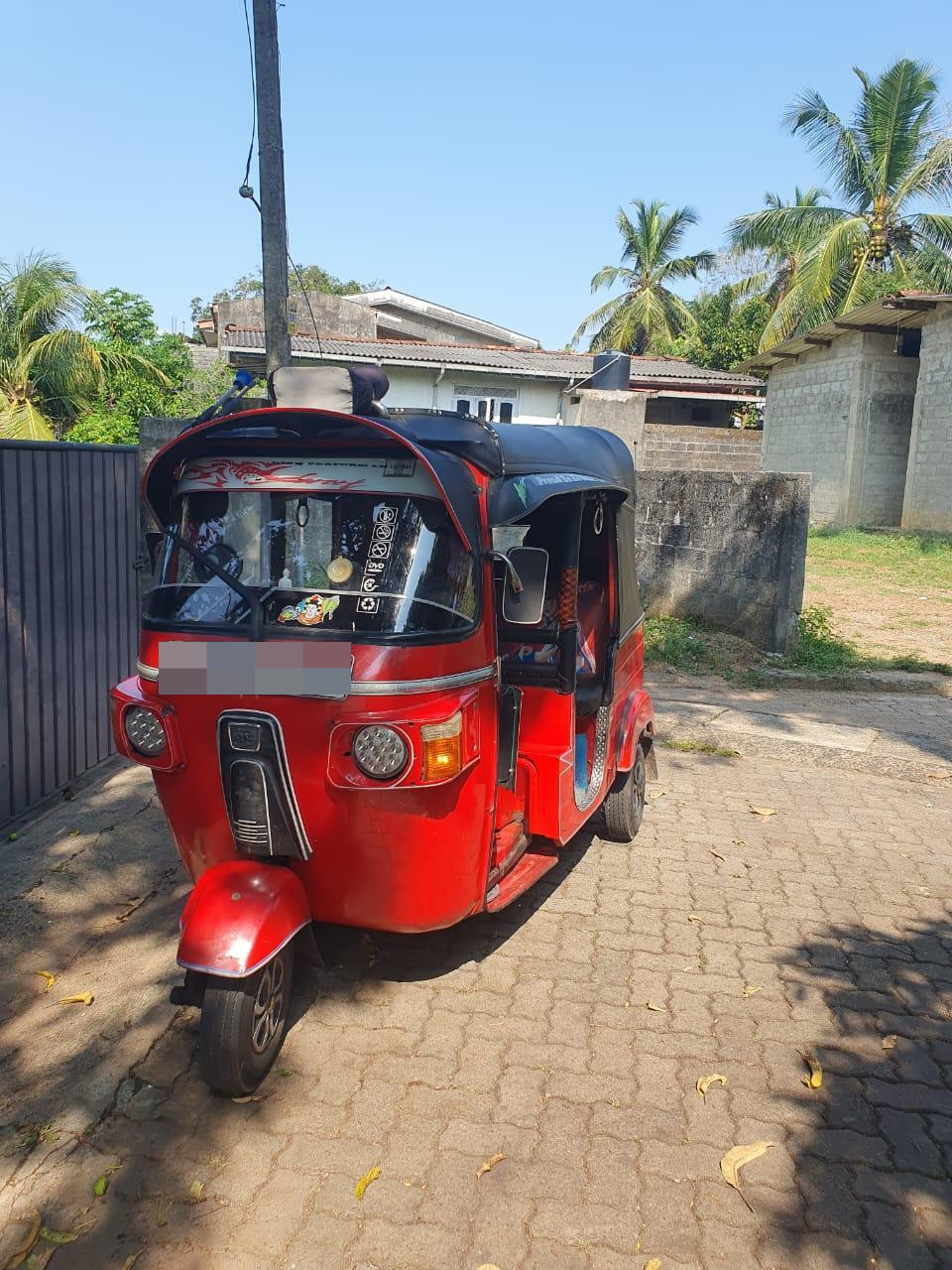 Bajaj Three Wheel 2011 ads-image-1