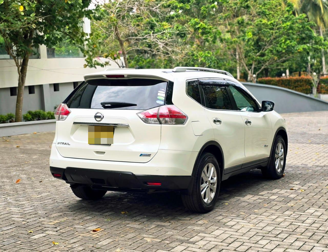 Nissan X Trail 2015 - பயன்படுத்தப்பட்டது SUV sale in Sri Lanka - patpat.lk