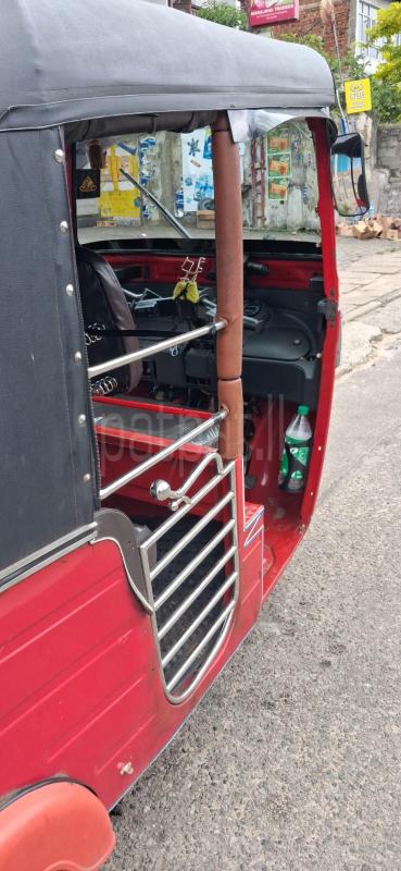 Bajaj Three Wheel 2019 - பயன்படுத்தப்பட்டது முச்சக்கர வண்டி sale in Sri Lanka - patpat.lk