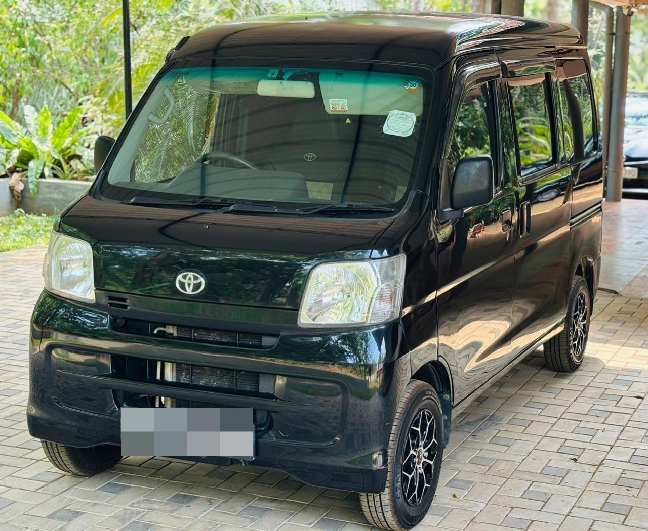 Toyota Pixis 2013 ads-image-1