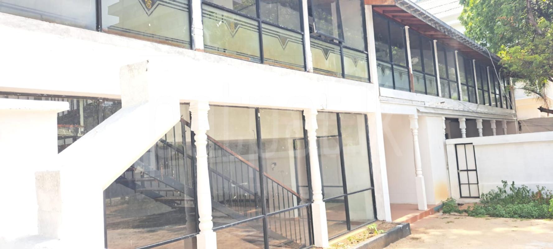 Building for Rent in Bambalapitiya (Colombo 04)