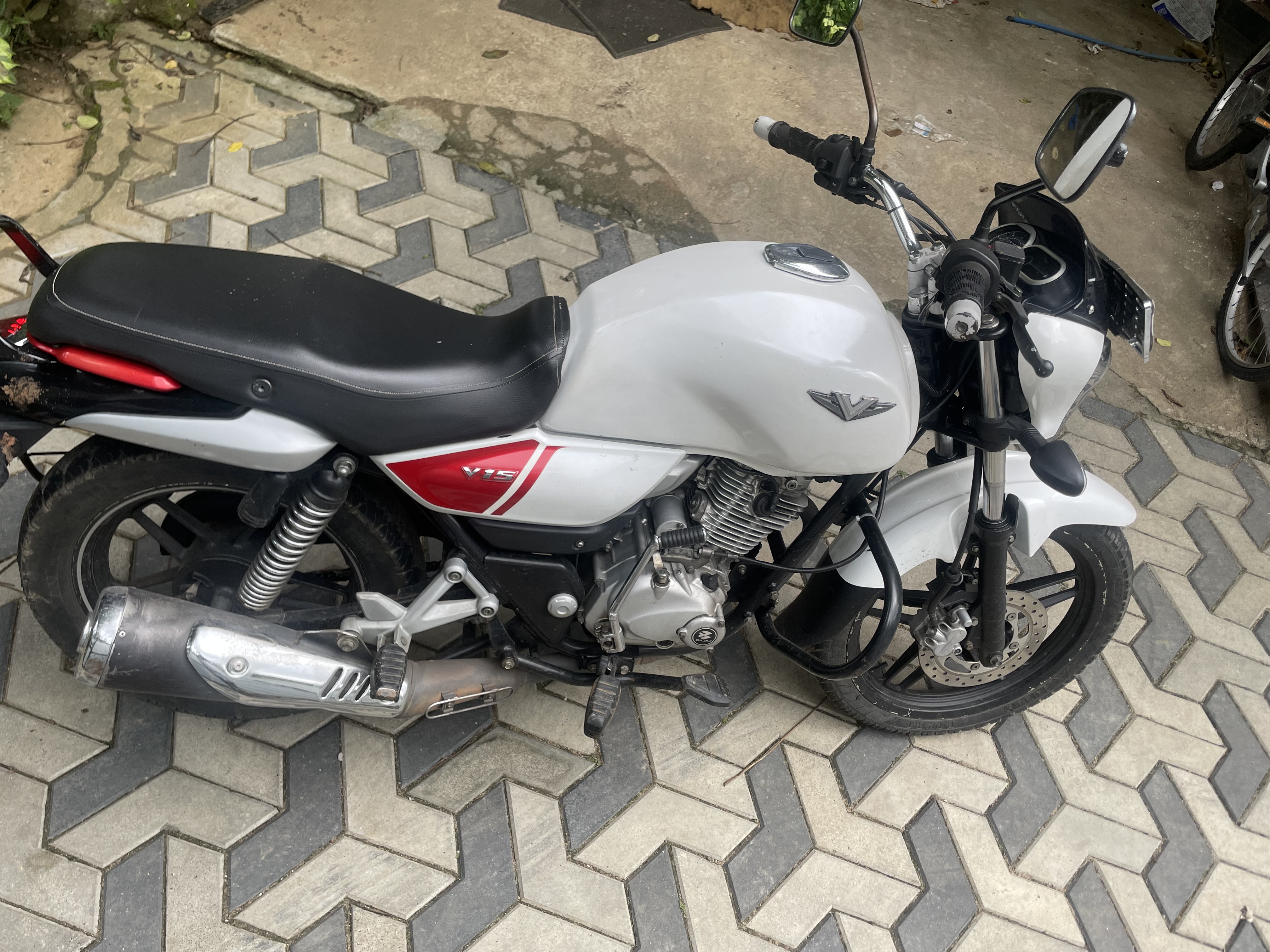 Bajaj V15 2016 - பயன்படுத்தப்பட்டது பைக் sale in Sri Lanka - patpat.lk